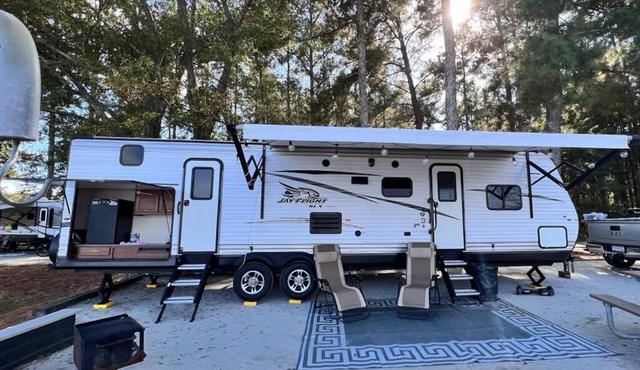 Daisy Duke - Camper for Rent, Delivery Available
