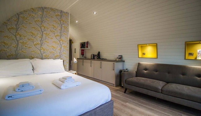 Daisy Family Glamping Pod | sleeps 4 - Gold Award winning