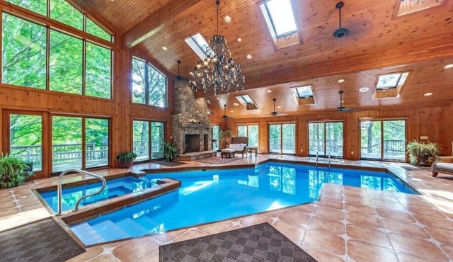 Daisy Glen Retreat: Private indoor pool in Hocking Hills