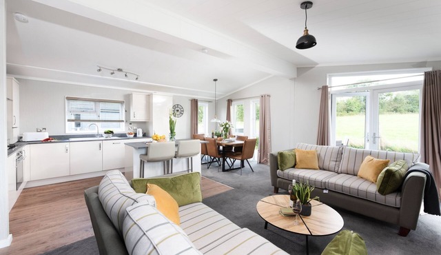 Daisy Lodge, 6 Roadford Lake Lodges