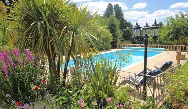DAISY LODGE, family friendly, with pool in Looe