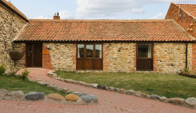 DAISY NOOK, pet friendly, character holiday cottage in Withernsea
