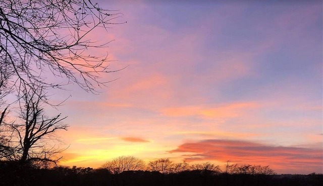 Daisy's Den 3 Bedroom Lodge With large Patio, Hot Tub