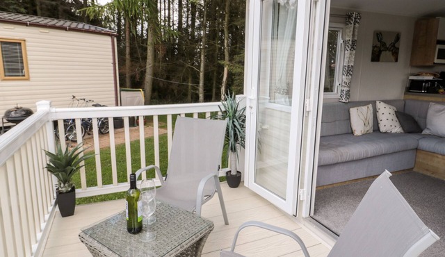 DAISY'S RETREAT, family friendly, with hot tub in Longframlington