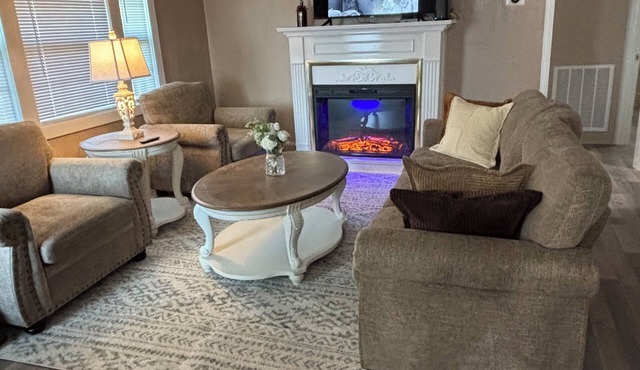 Daisy’s PlacenCozy cottage three bedroom located in the heart of Jacksonville