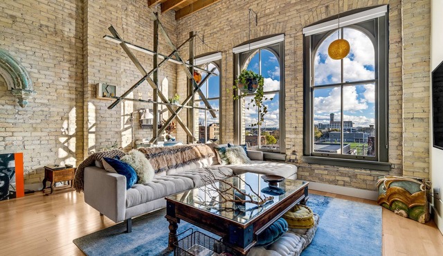 Dakota Gal Digs | Blue Serif