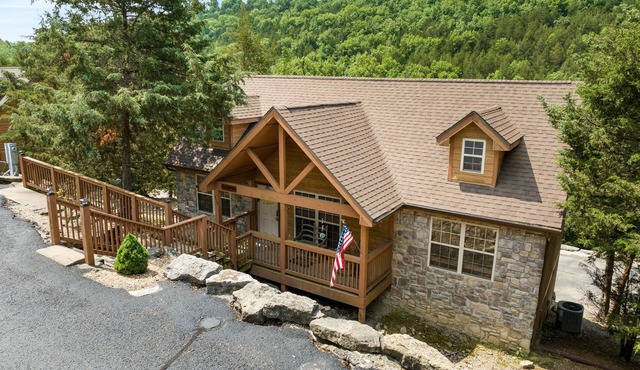 Dakota Lodge 2 Bedroom Home by RedAwning