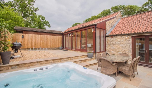 Dalby Cottage | sleeps 6 - Hot Tub, Dog Friendly - 5* Gold