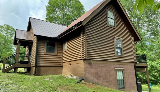 Dale Hollow Cabin · 3 Levels · Hot Tub · Huge Fire Ring · Sleeps 10