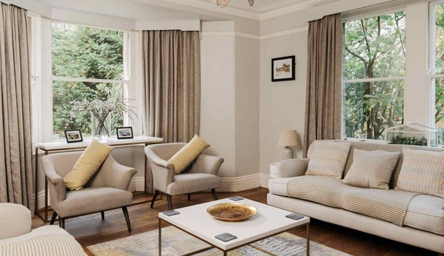 Dale House, large farmhouse in Litton with cosy country pub and fabulous walks close by.