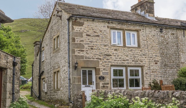 DALE VIEW, family friendly, character holiday cottage in Buckden