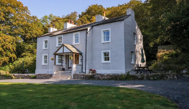 DALEGARTH HALL FARM COTTAGE 1, pet friendly in Gosforth