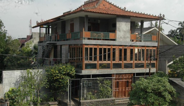 Dalem Arum (for women only)