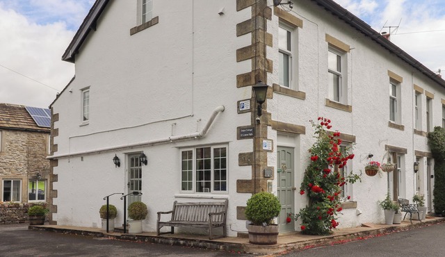 DALES COTTAGE, pet friendly, with open fire in Linton