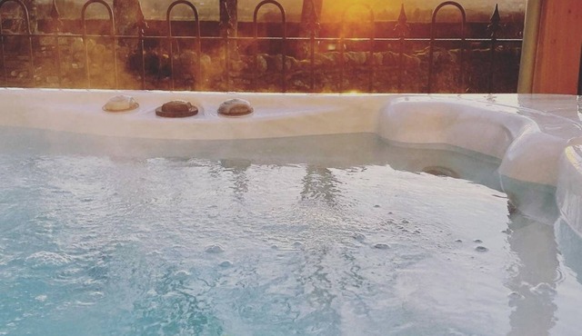 Dalgarnock Cottage - a cottage that sleeps 2 guests in 1 bedroom