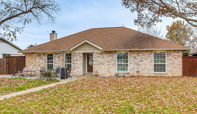 Dallas Area Home w/Hot Tub, Families Welcome!