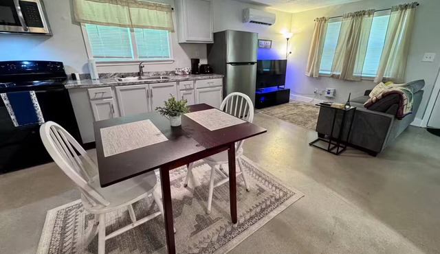 Dallas - Bishop Arts Guest Cottage - Pet Friendly!