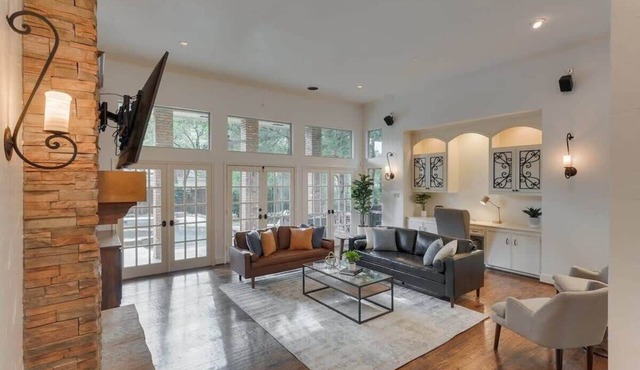 Dallas Gem 5 Bedrooms Home with Pool, Game Room
