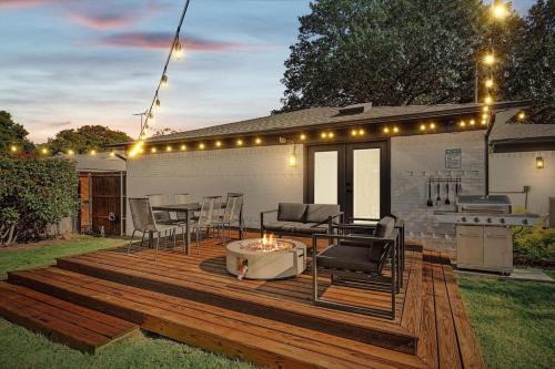 Dallas Home Fire Pit Spa Bath Sleeps 11