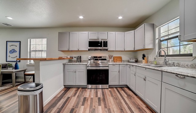Dallas House | Dog-friendly cabin in Blanco with firepit, W/D, streaming