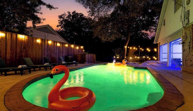 Dallas Retreat 4BR 2.5BA Family Friendly/Pool & Hot Tub/Game Room/Bishop Arts