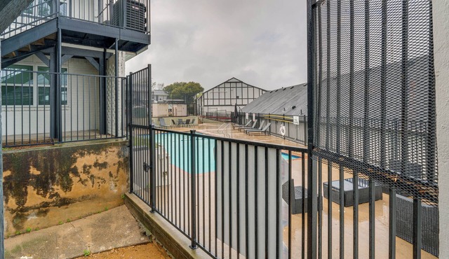 Dallas Unit w/Pool Access - 9 Mi to Dtwn!