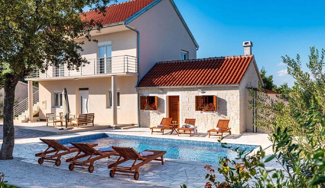 Dalmatia Pool Villa Retreat
