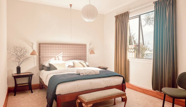 Dalton Cottage - Dreamy Retreat in Lush Gardens