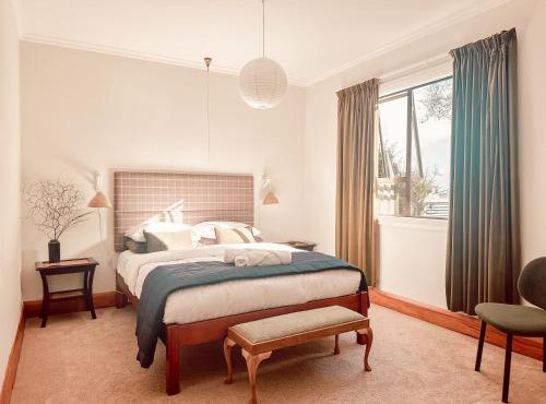 Dalton Cottage - Dreamy Retreat in Lush Gardens