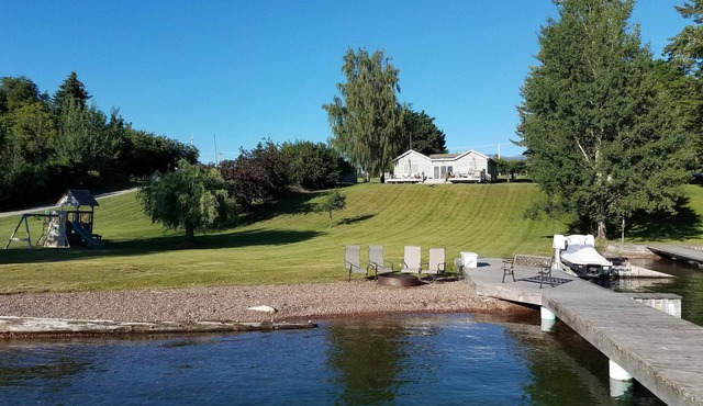 Daly Cottage Offers a Beach, Dock, Private Boat Ramp and is Pet Friendly!