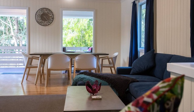 Dalziel Beach House - Nostalgic Beachside Bliss: Just 300m to the sand dunes, the classic beach hous