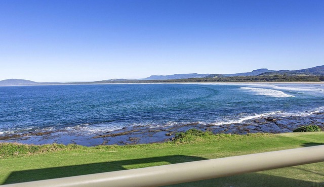 Dambreezy - Water Views