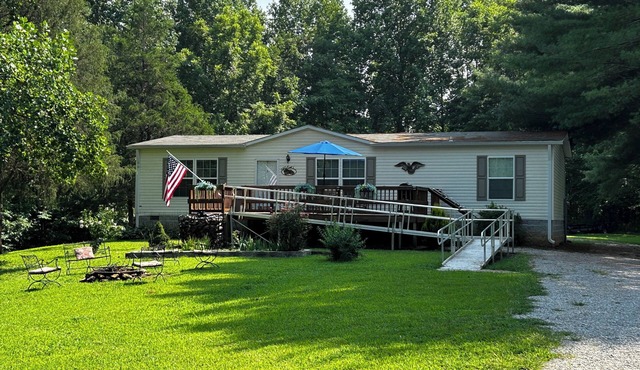 Dan's Place at Dale Hollow Lake - RARELY FOUND ACCESSIBLE vacation home!