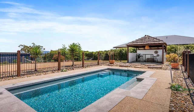 Dan's Rise - With luxurious pool