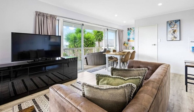 Dan's Torbay Retreat 2 BR with Sea Views