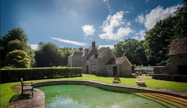 Danby Lodge - a house that sleeps 14 guests in 7 bedrooms