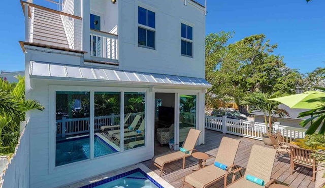 *DANCE OF THE BUTTERFLIES @ SOUTHERNMOST* New Home & Pool + LAST KEY SERVICES.