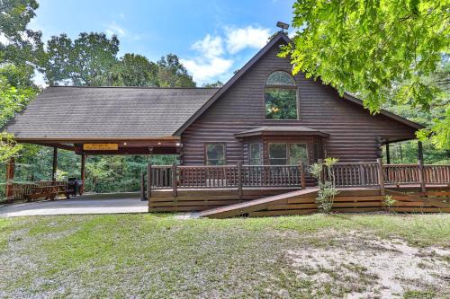 DANCING BEARS CABIN - Secluded 3-Bedroom, 3.5-Bath Luxury Cabin with Hot Tub