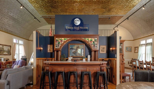 Dancing Moon Luxury Loft and Event Space - Sleeps 12