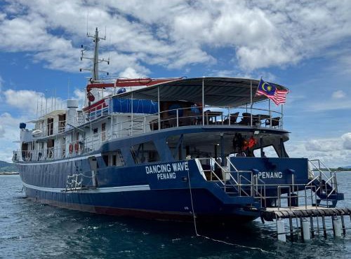 Dancing Wave Luxury Liveaboard Yacht
