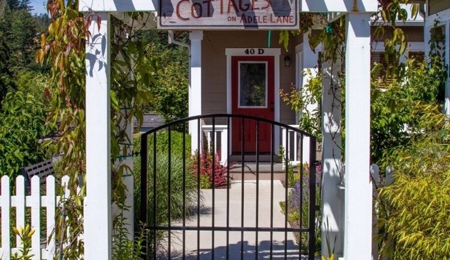 Dandelion Cottage in the heart of Eastsound