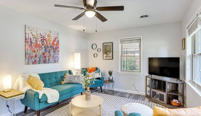 'Dandy's Getaway' w/Fire Pit & Yard in Henderson