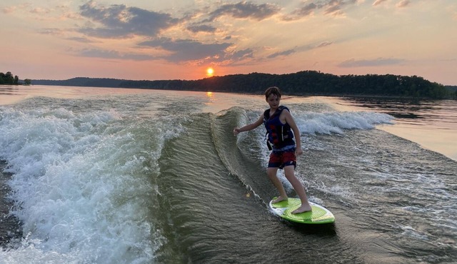 Dandy Times at Barren River Lake. Relax at your cozy farmhouse away from home.