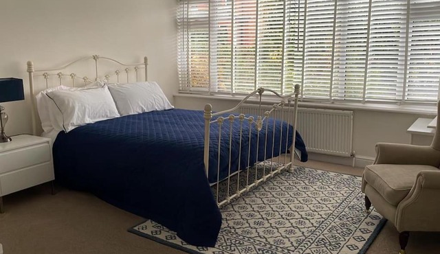 Danellie - 4 bed Entire house in Fleet, Hampshire