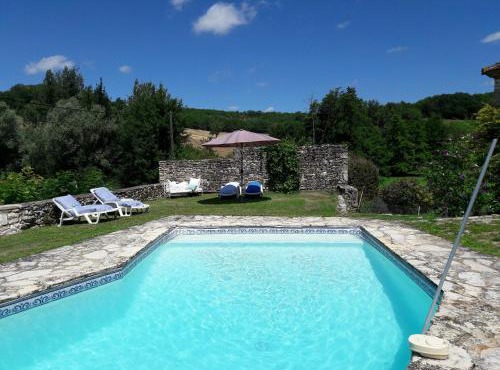 Dans hameau avec piscine privée