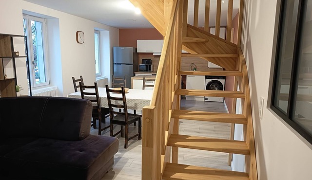 Dans immeuble privé, T5 refait à neuf. Proximité centre ville