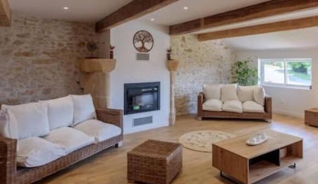 Dans un Havre de Verdure Face à la Chaîne des Pyrénées , Maison Tout Confort