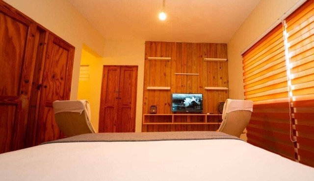 Danshari Room B-1 (Free-Parking) Malecon-Beaches 10 minutes away
