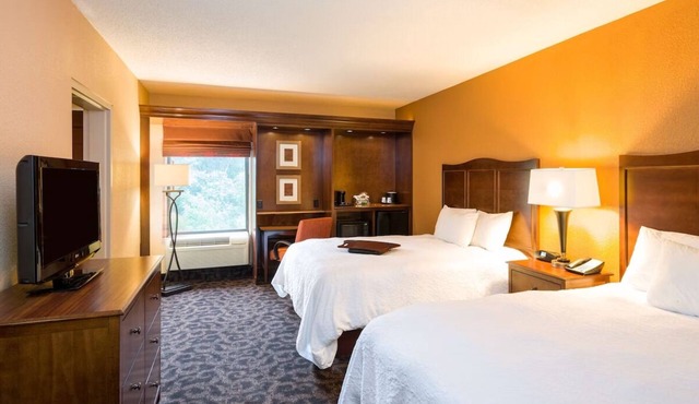Danville Delight: Cozy Stay with Complimentary Breakfast & Free WiFi