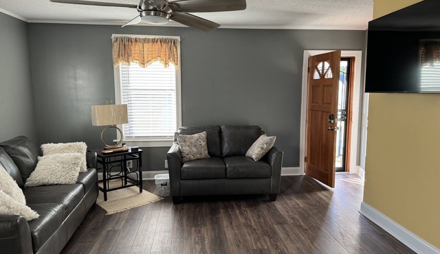 Danville VA cozy DanRiver Mill Home, walking distance to Casino